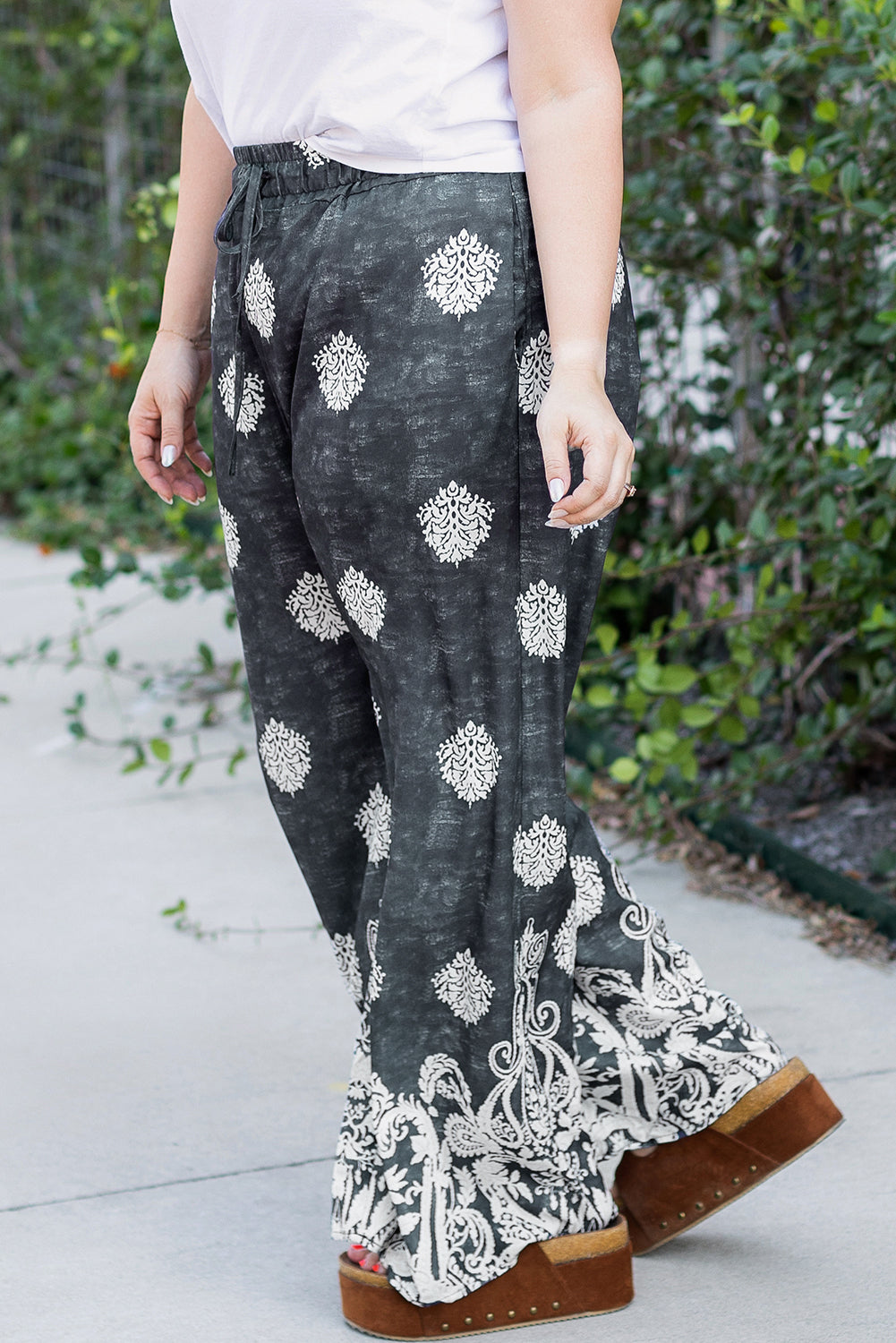 Black Bohemian Print Drawstring Waist Plus Size Wide Leg Pants