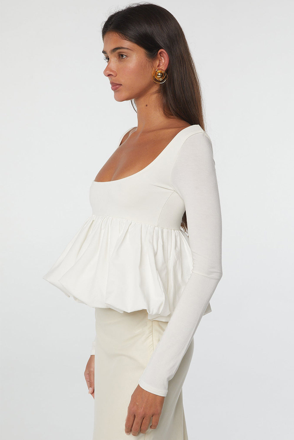 White Elegant Scoop Neck Bubble Hem Long Sleeve Top